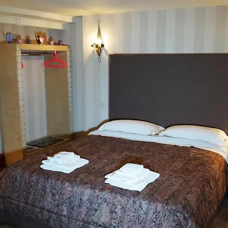 Pensiune Dante's By Apulia